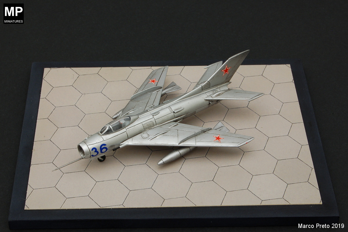 MiG19S_F01